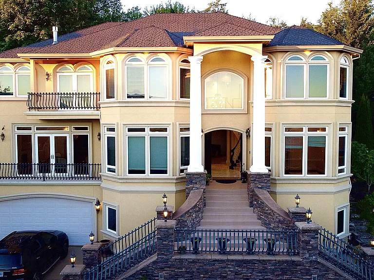 Stucco repairs downtown Portland townhomes